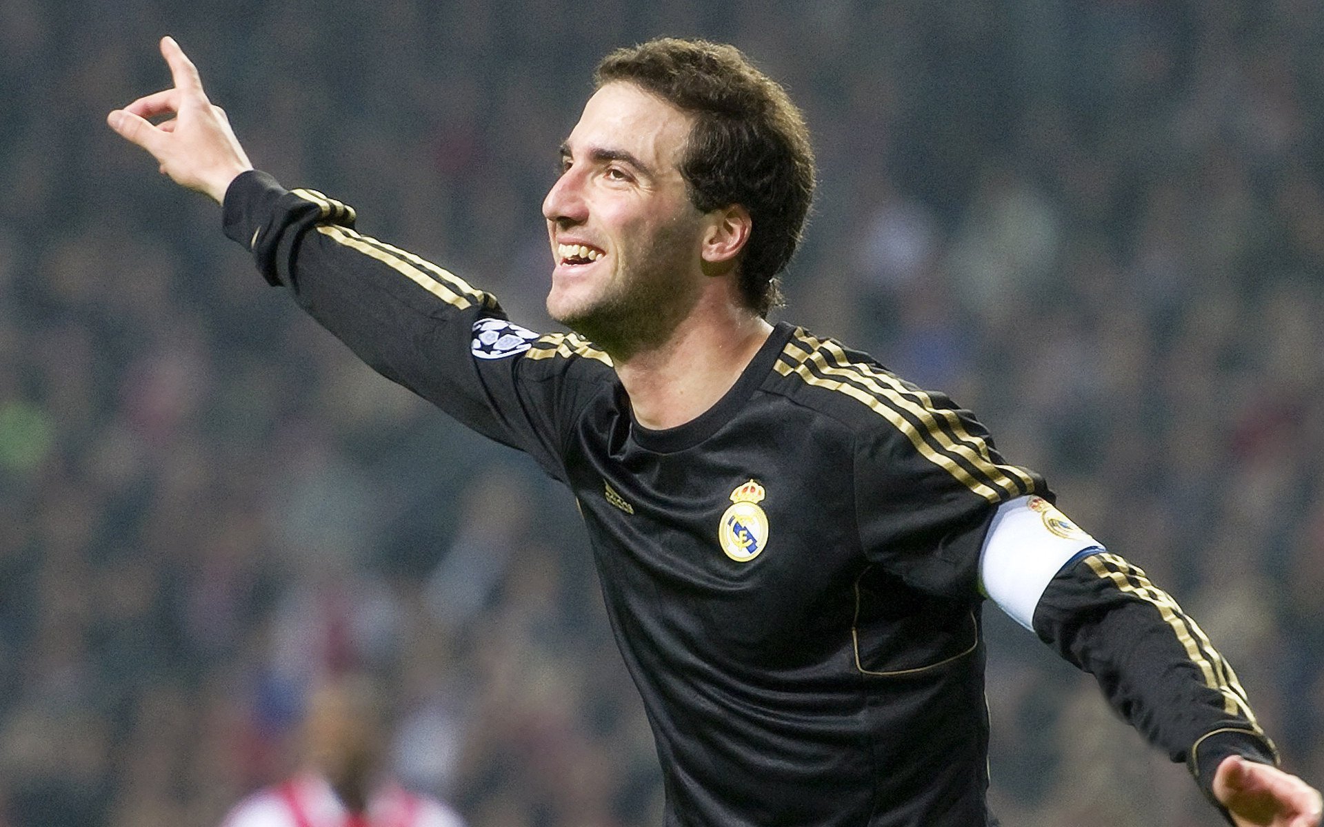 绿茵场上的哈兰德爆发与篮球世界的尼日利亚时刻，当体育奇迹跨越边界