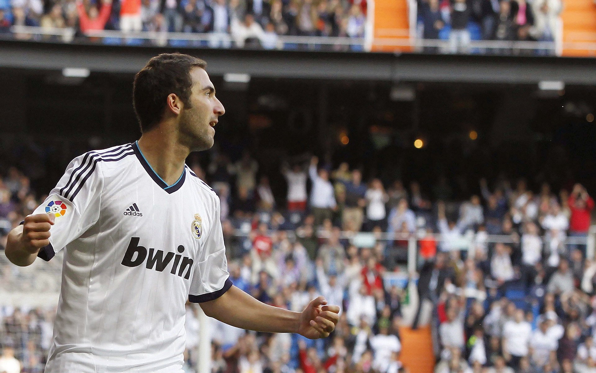 绝境中的华彩，法比尼奥惊艳四座，波兰铁骑绝杀利物浦